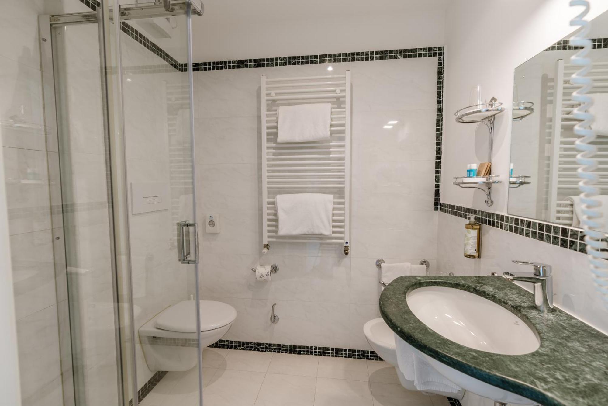 Hotel Monte Baldo e Villa Acquarone Gardone Riviera Esterno foto